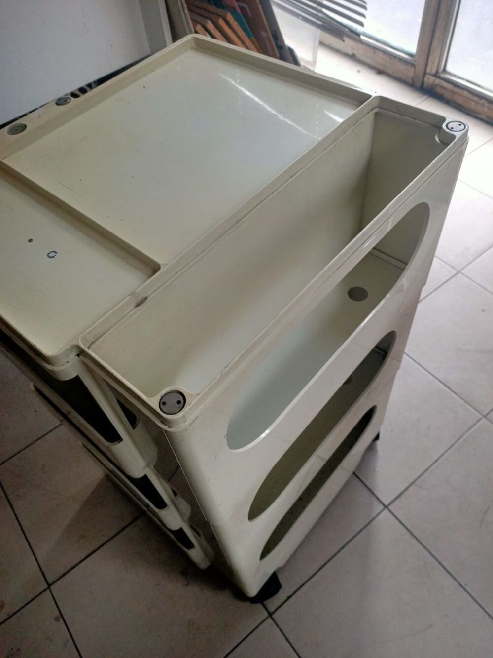 Desserte joe colombo sign&eacute;e chariot roulant
Meubles