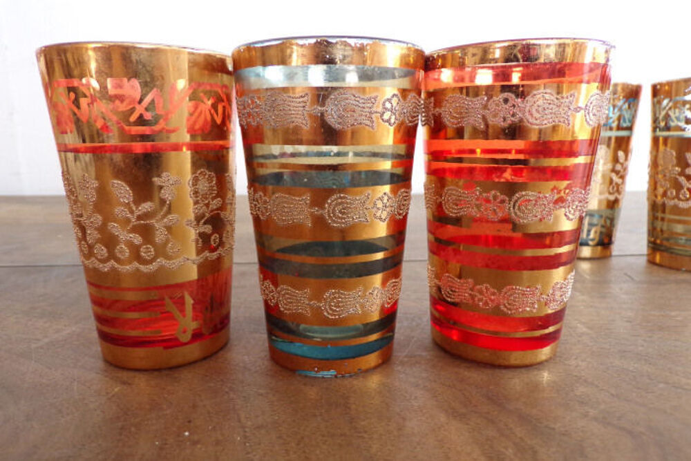 Verre &agrave; th&eacute; vintage couleur or rouge et bleu motif fleur Décoration