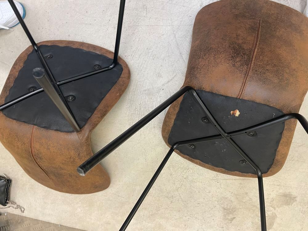 chaise su&eacute;dine Meubles