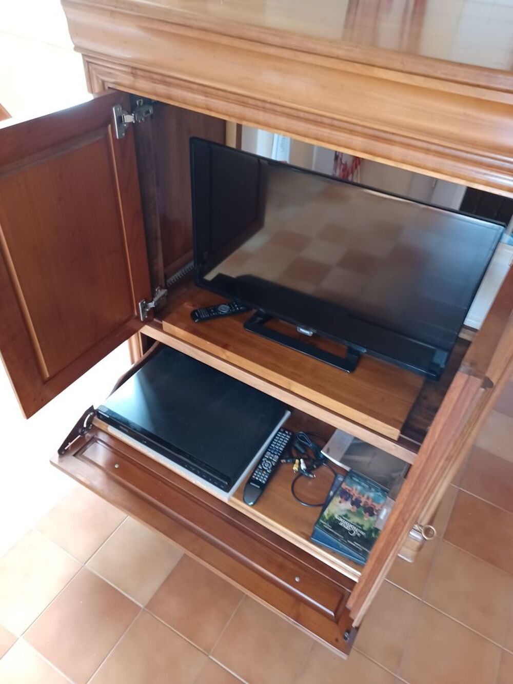 Meuble TV merisier massif avec t&eacute;l&eacute;vision philips 32 pouces Meubles