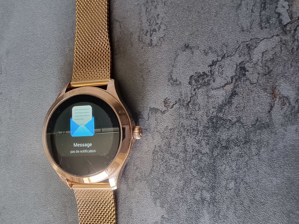 Montre connect&eacute;e prix a d&eacute;b comme neuf Bijoux et montres