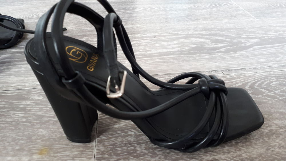 2 paires de chaussures Chaussures
