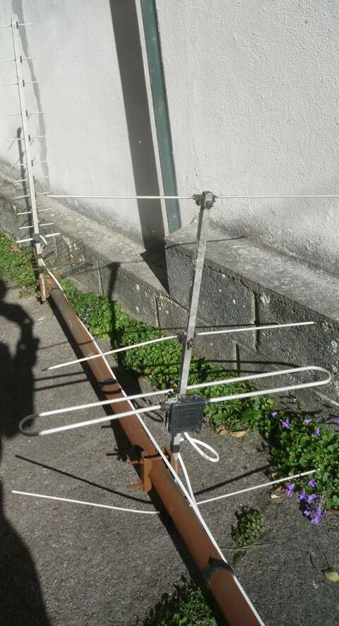 Antenne de toit râteau pour réception télévision TNT 8 Villers-lès-Nancy (54)