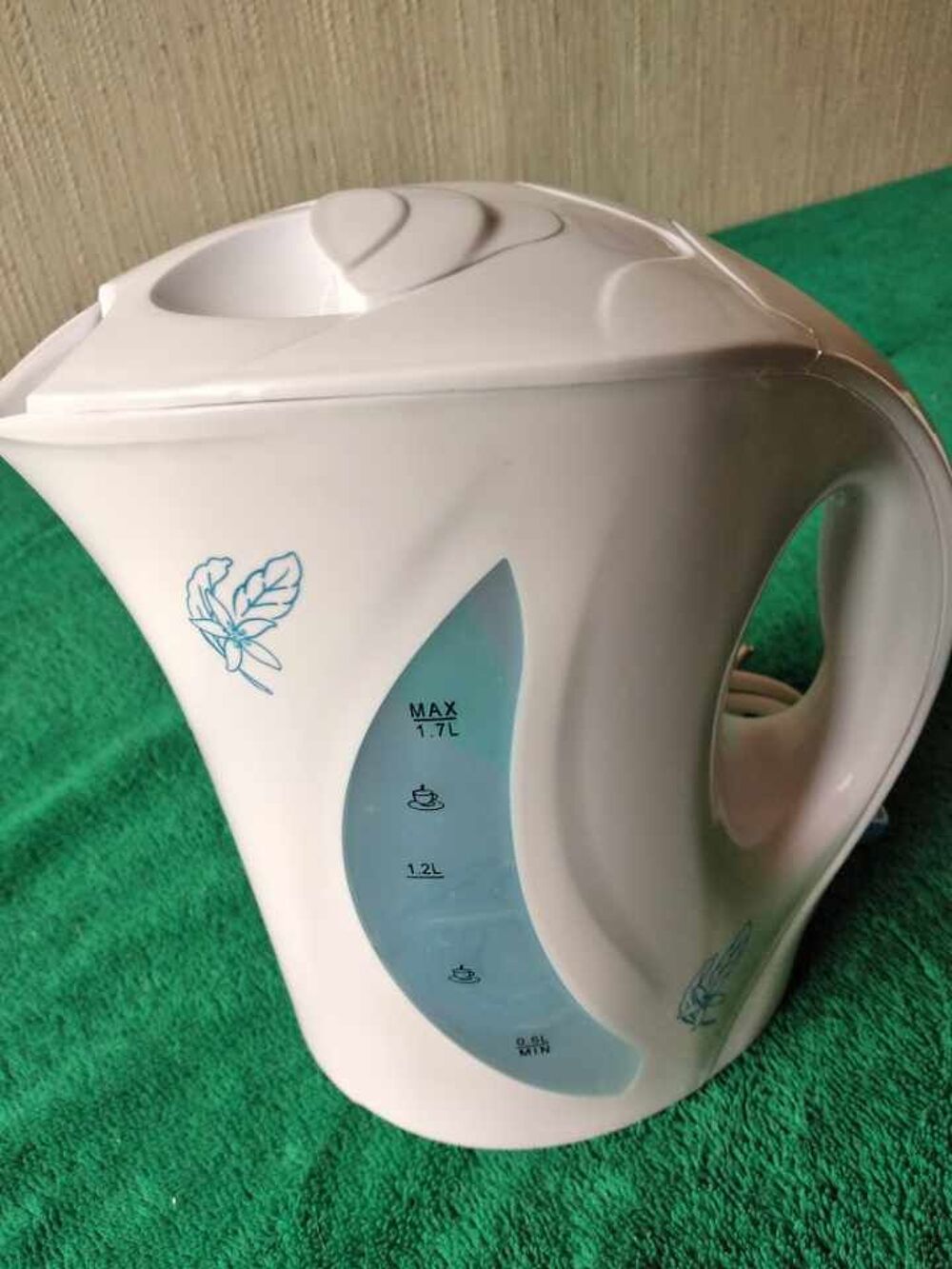 Bouilloire blanche &eacute;lectrique Cuisine