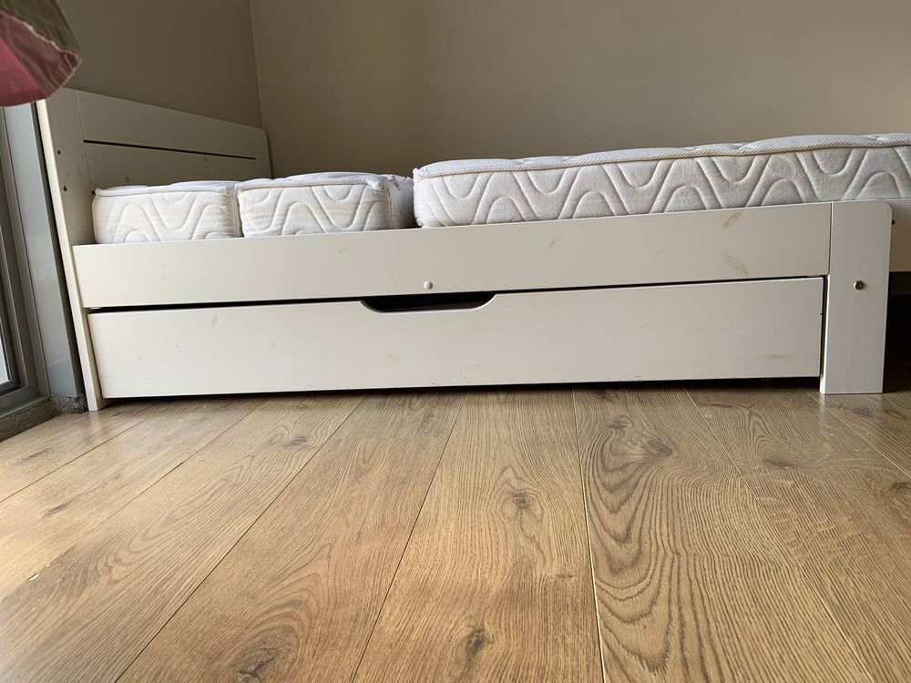 Lit &eacute;volutif (sommier + matelas bultex + tiroir + barri&egrave;res) Meubles