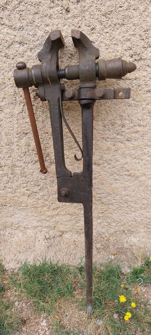Étau ancien sur pied 130 Sète (34)