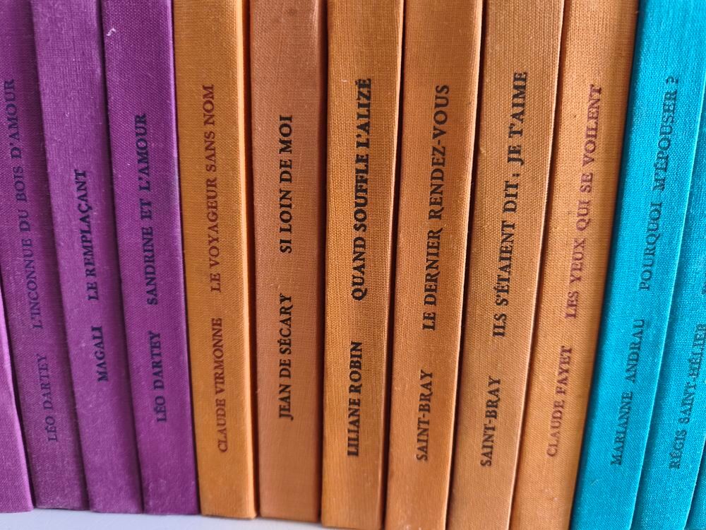 Livres roman collection romanesque 44 volumes Livres et BD