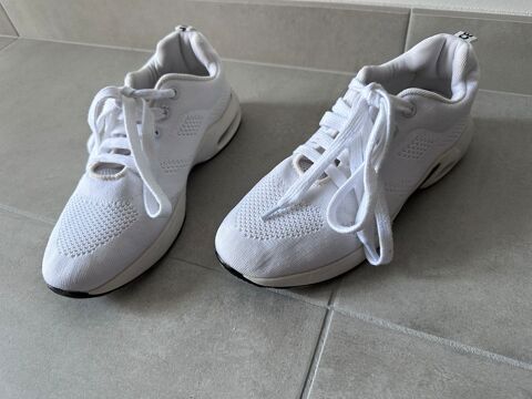 Paire de Baskets blanche femme pointure 39 Corme-Écluse (17)
