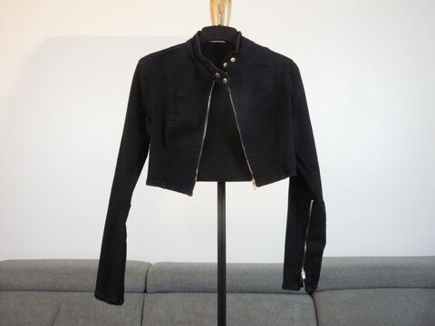 Veste Courte/ Blouson Noir avec Zip devant et Manches-Zara 20 Paris 15 (75)