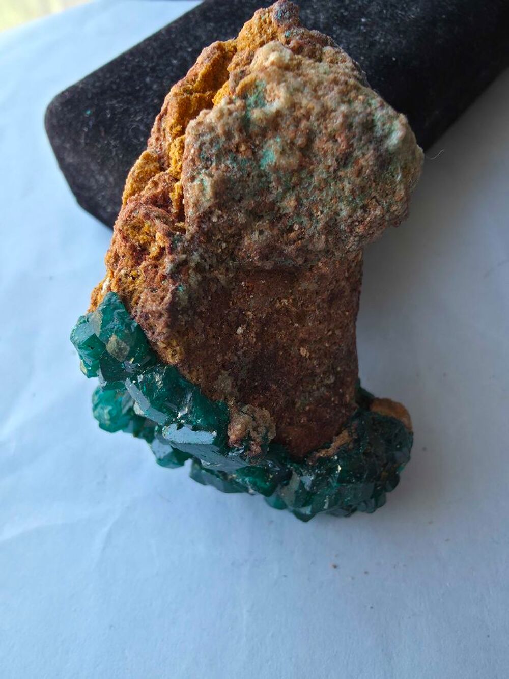 Min&eacute;ral Rare de Collection : Dioptase sur Matrice-Congo(RDC)-56g 