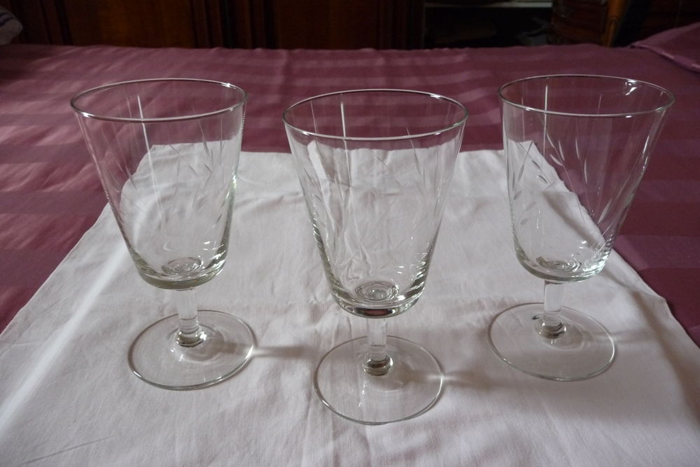 12 grands verres sur pied "vintage" Electroménager