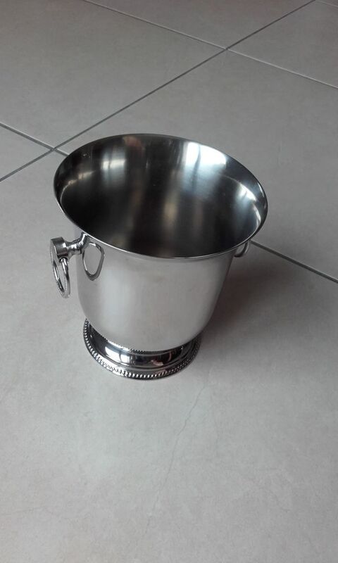 Seau � gla�ons, 15 Milly-la-For�t (91)