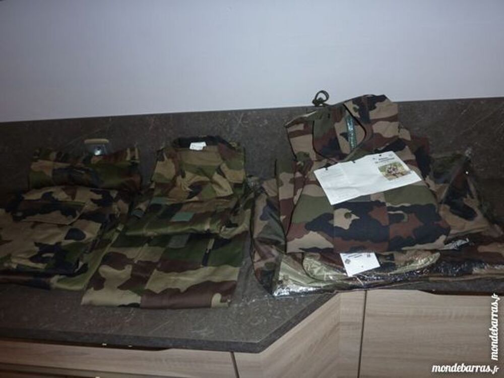 tenue compl&egrave;te de camoufflage pour chasseur Sports