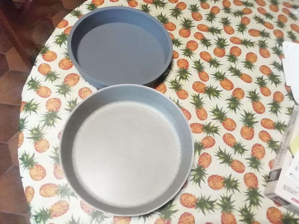 Plat rond alu avec moule silicone neuf Cuisine