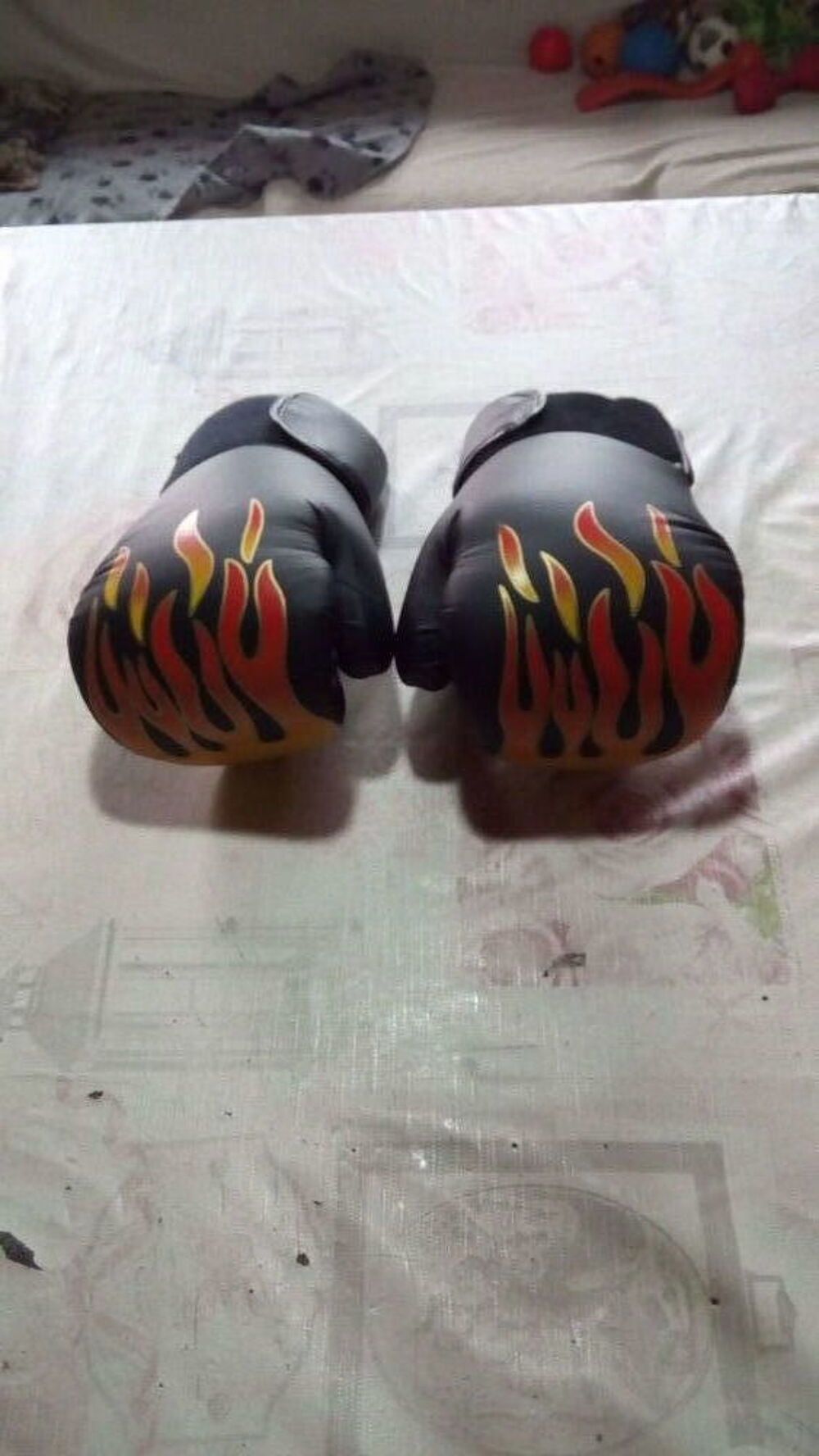 gant de boxe neuf taille ( L ) Sports