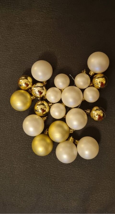 Lot de 20 boules de No�l ? blanc & dor� ? diff�rentes taille 10 Aix-les-Bains (73)