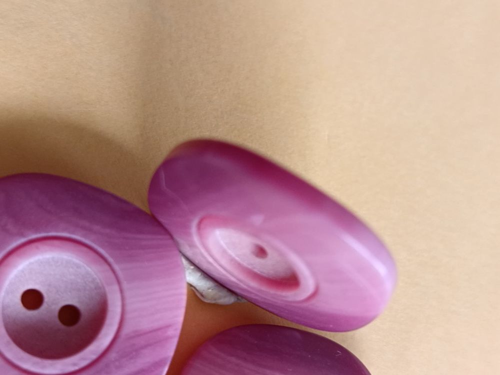 Rare S&eacute;rie longue de 12 Boutons Carr&eacute;s Vieux Rose - 2,5 cm 