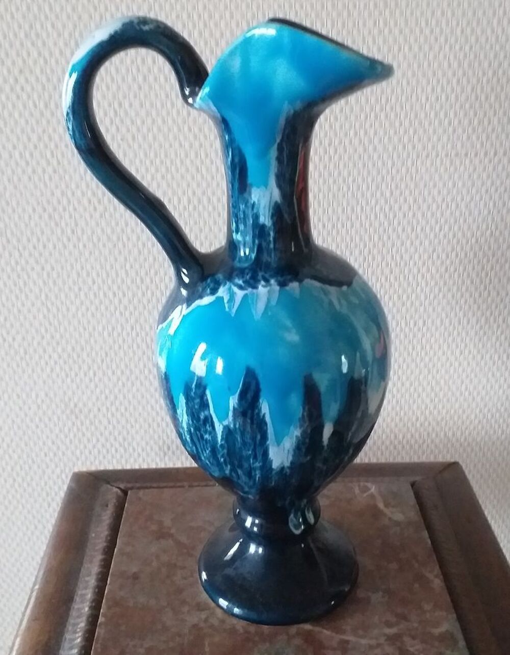 Aigui&egrave;re / soliflore / vase estampill&eacute;e VALLAURIS Hauteur 27.5 cm, coloris bleu Décoration