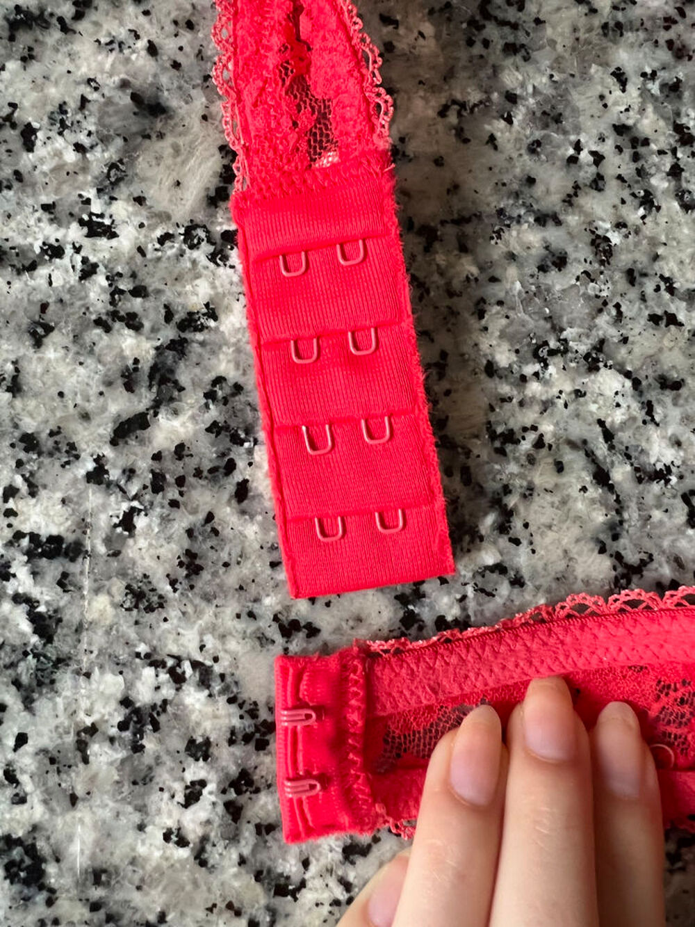 Soutien-Gorge Dentelle Rouge ? Taille 90B ? Neuf Vêtements