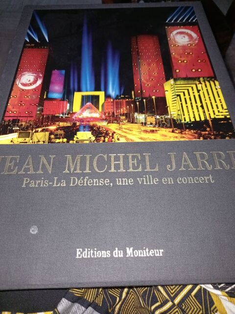 Livre JEAN MICHEL JARRE 45 Saint-Martin-de-Fontenay (14)