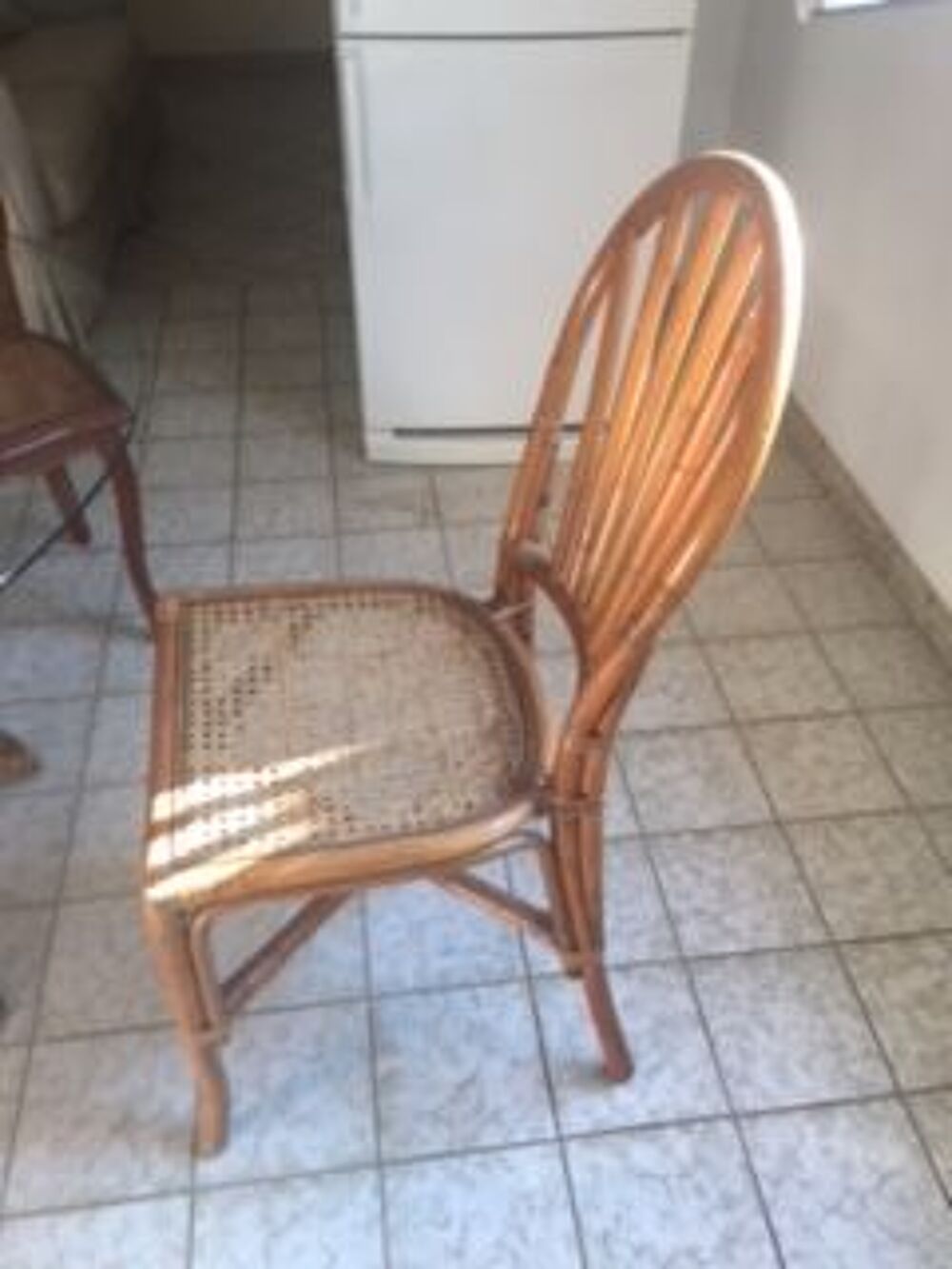 Table ronde et chaise en osier Meubles