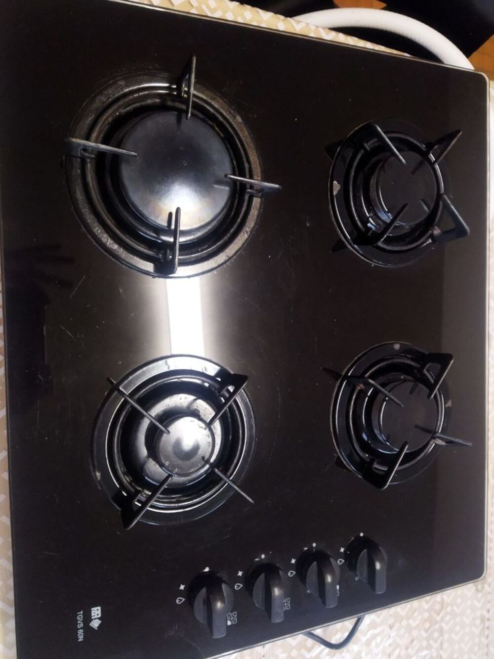Bonjour plaque de cuisson gaz avec flexible jusqu'au 2032 Electromnager
