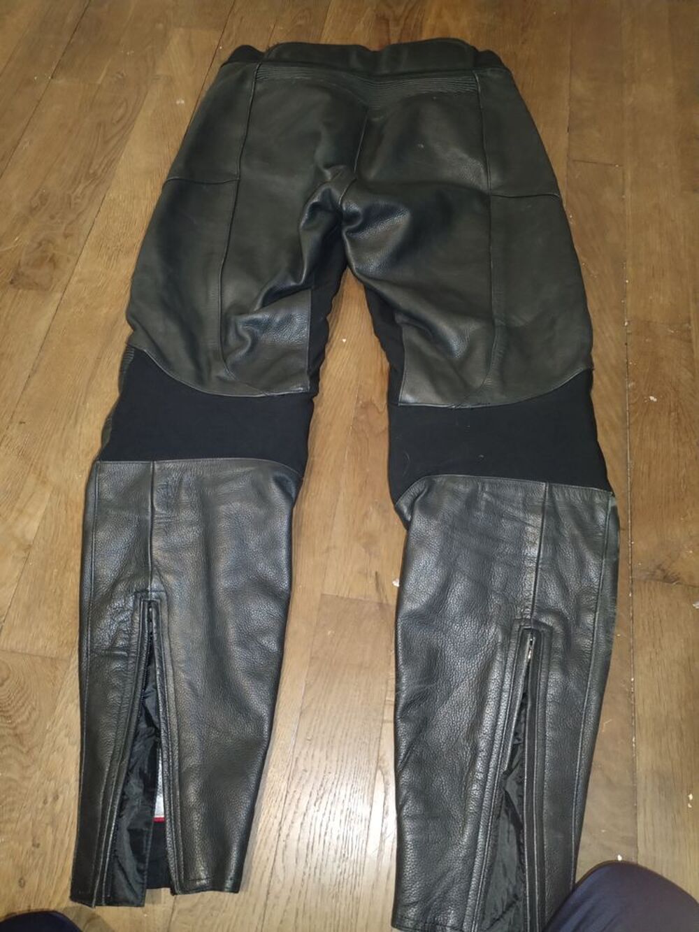 Pantalon moto cuir taille M Vêtements