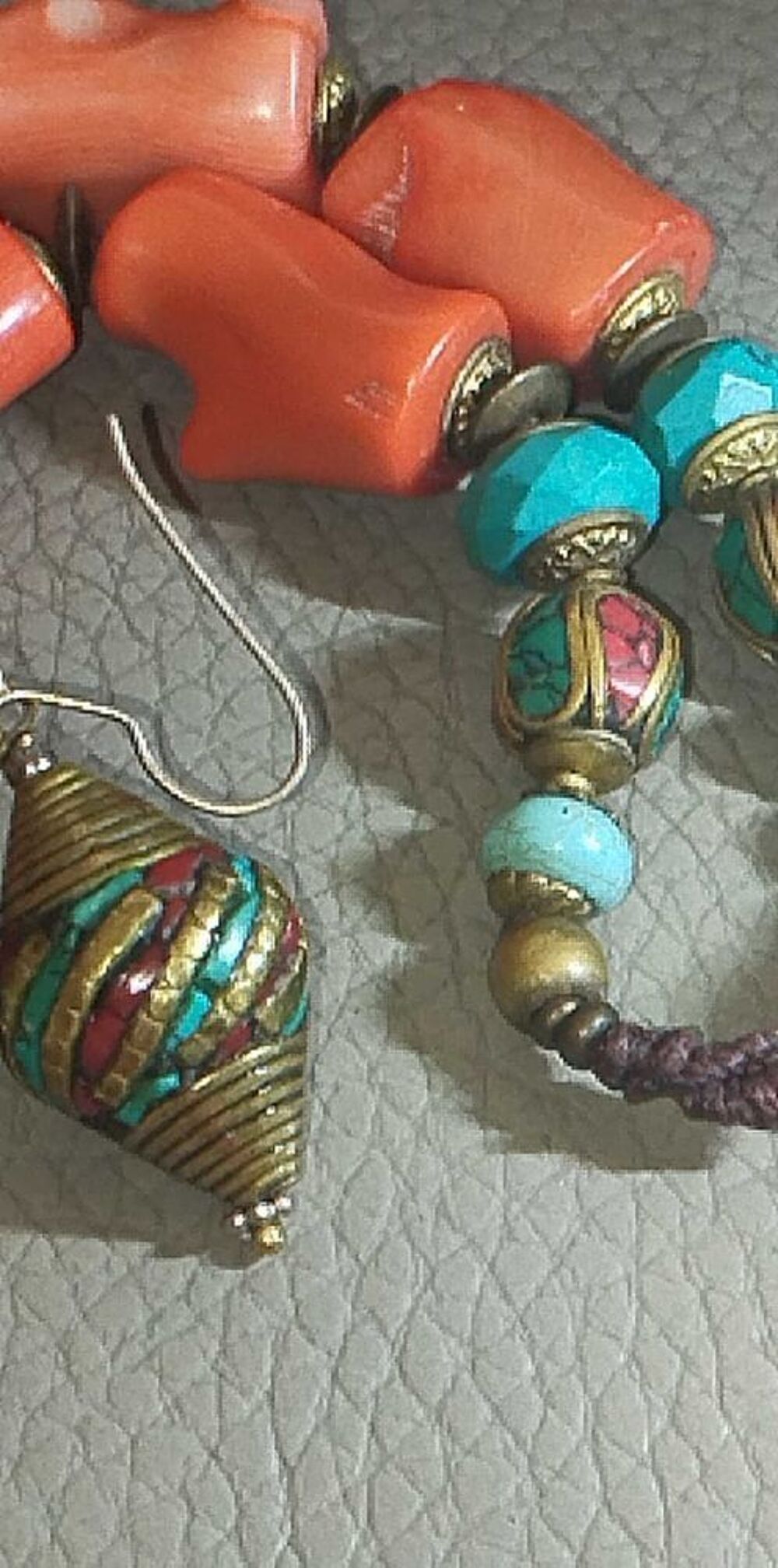 Prestigieux ensemble collier, bracelet, boucles d'oreilles tib&eacute;tain en Corail Bambou naturel Bijoux et montres