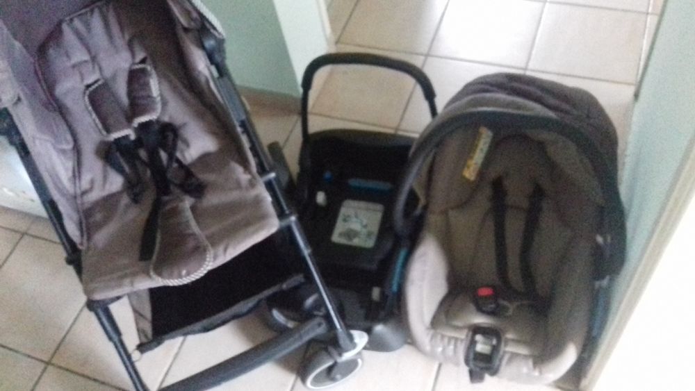 VEND ENSEMBLE POUSETTE COSY ET ADAPTATEUR VOITURE Puériculture