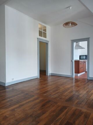  Appartement à louer 3 pièces 75 m²