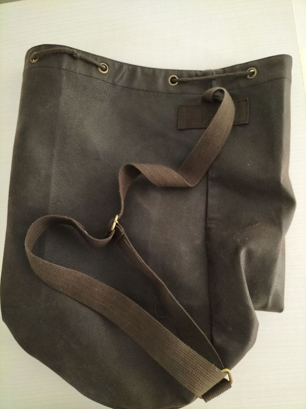 Sac a dos bandouli&egrave;re de marque ''douglas'' Maroquinerie