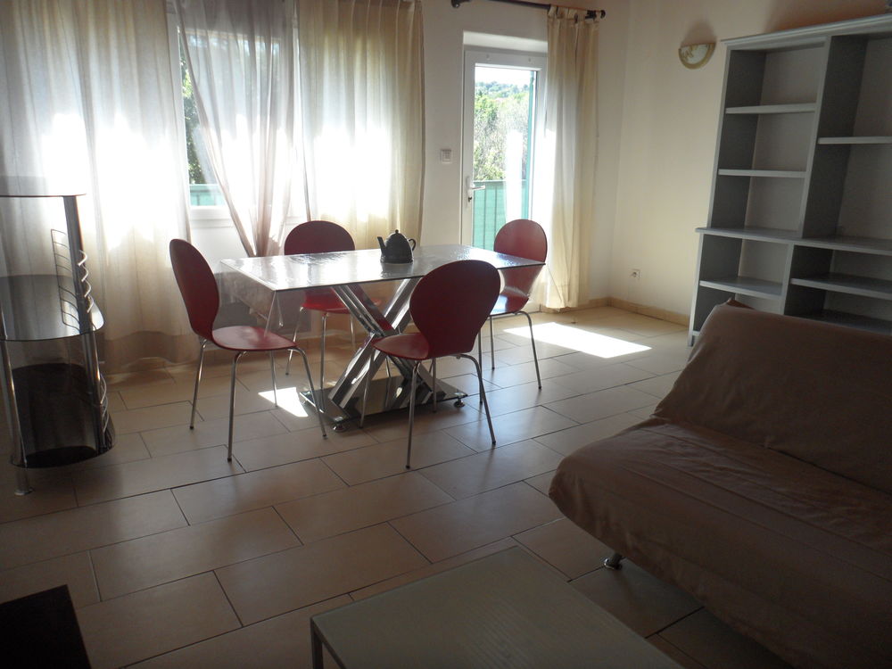 Location Appartement T2 3 pièces 46m² près de la poste à Apt Apt