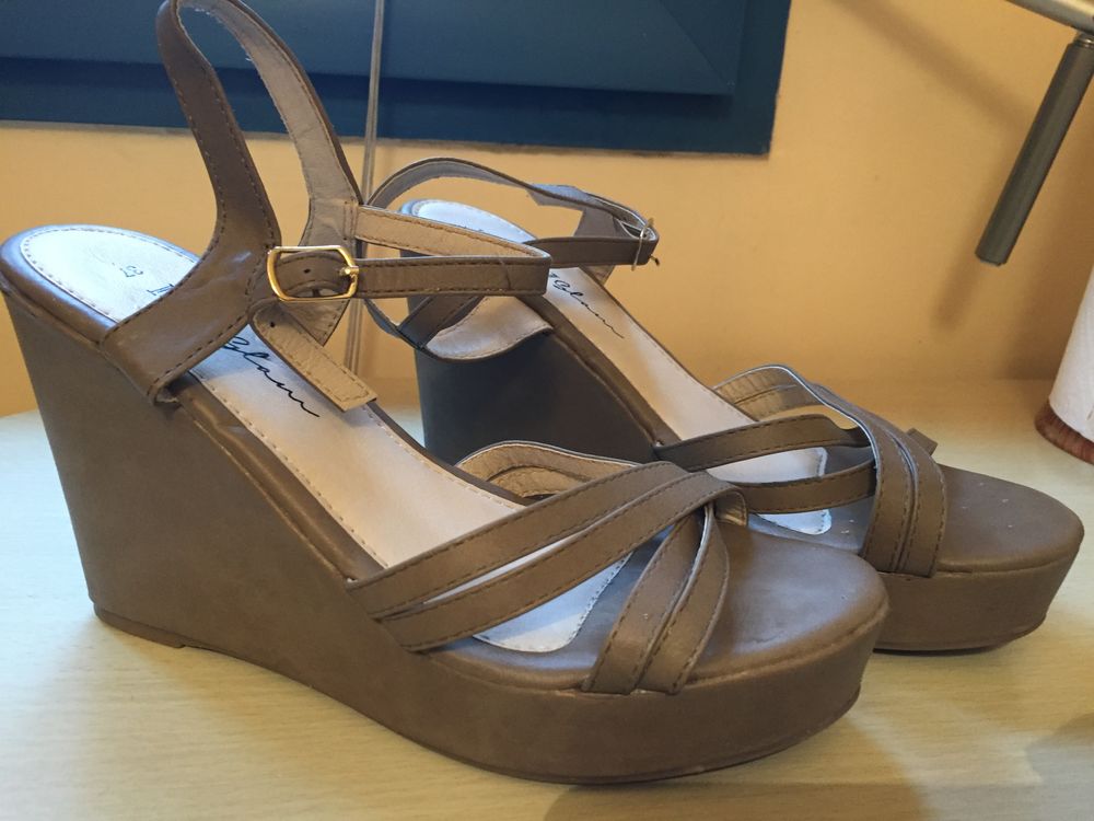 Sandales compens&eacute;es Chaussures