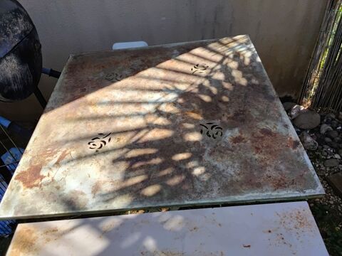 2 petites tables et 4 chaises  á costumiser 0 Sarlat-la-Canéda (24)