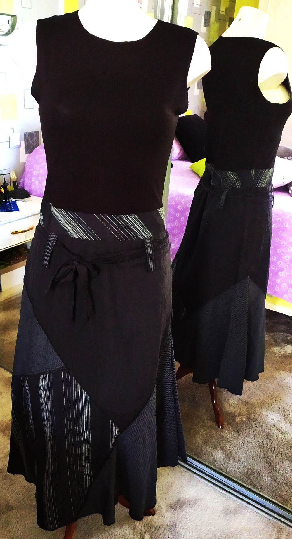 robe noire: au choix
autres mod&egrave;les dispo, demandez photos Vtements