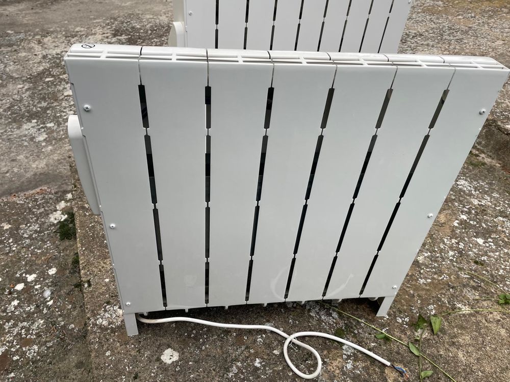 2 radiateurs DELIA &eacute;l&eacute;ctriques blancs &agrave; inertie s&egrave;che. Electroménager