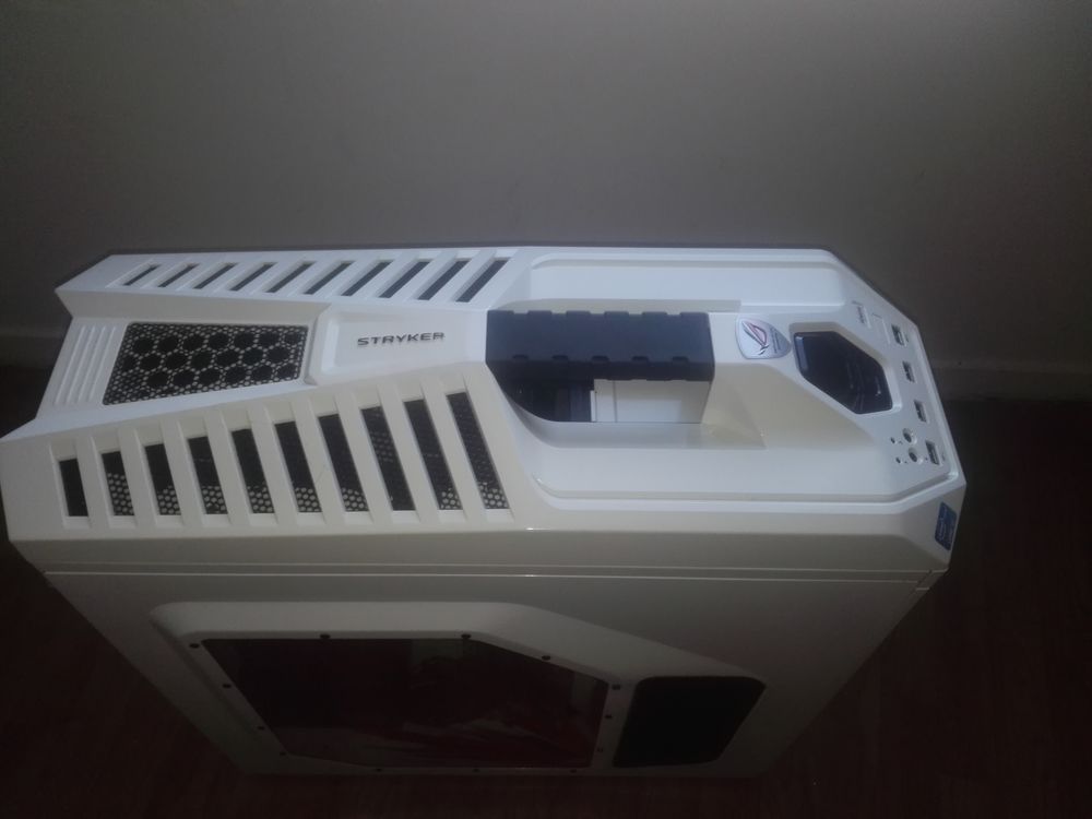 pc gaming republic of gamers chez ASUS 
Matériel informatique