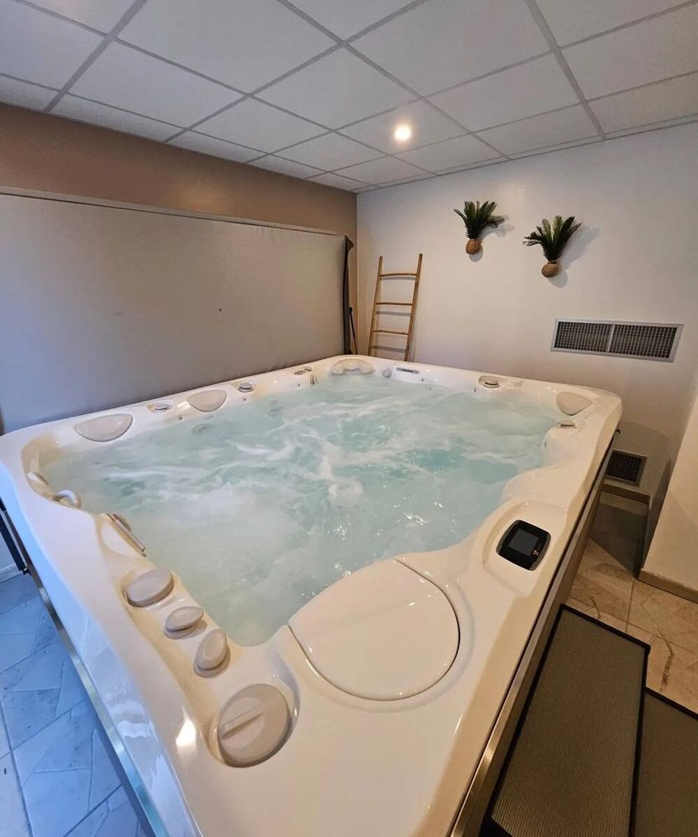 SPA 8 PLACES HAUT DE GAMME Jardin