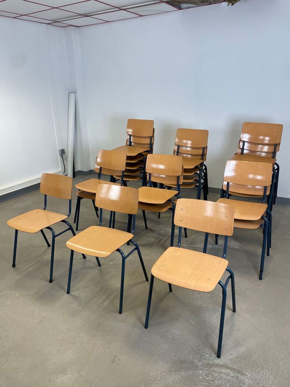  33 chaises indus Ahrend, LIVRAISON POSSIBLE Meubles