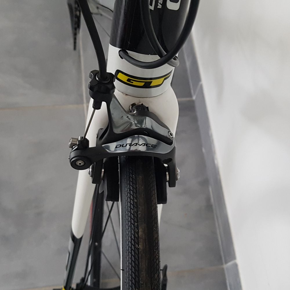 V&eacute;lo route GT carbone monobloque Vlos