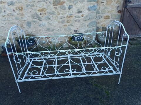 Lit ancien en fer 20 Moncontour (86)