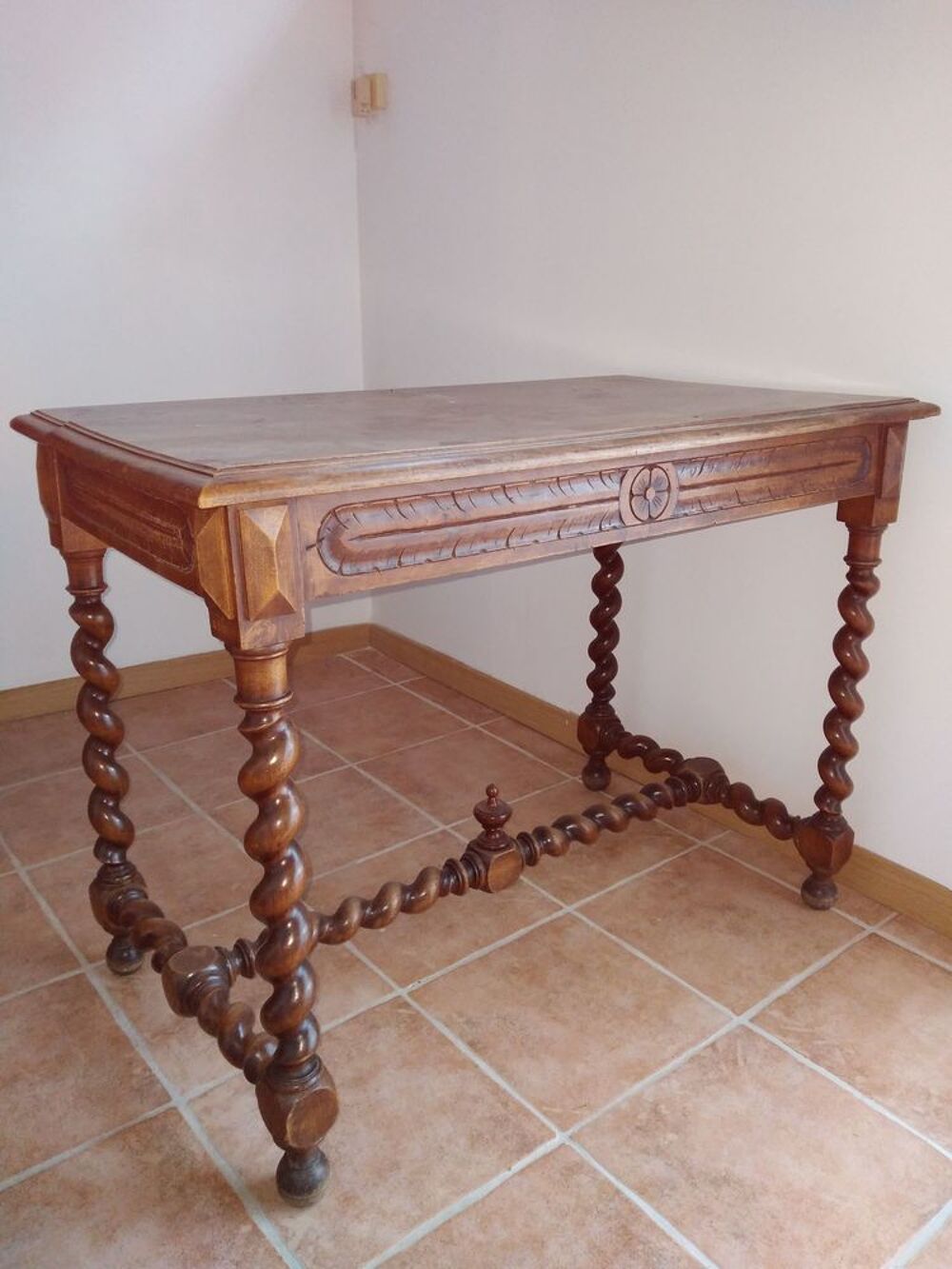 table bois de 100x60 louis XIII en noyer Meubles