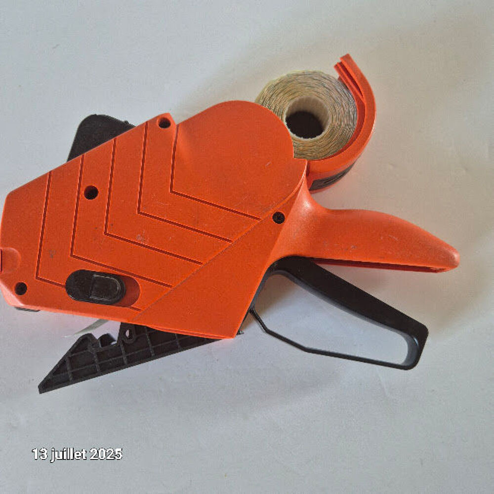 Etiqueteuse orange Meto - 2 lignes 22x16mm Bricolage
