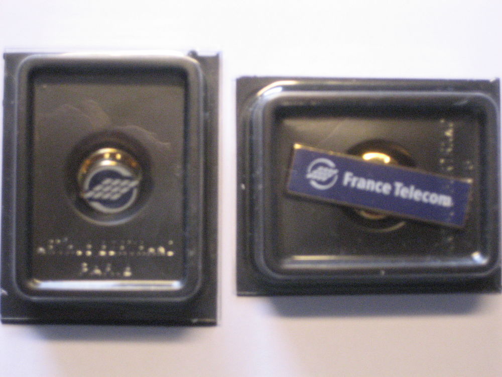 2 pin's logo FRANCE TELECOM 