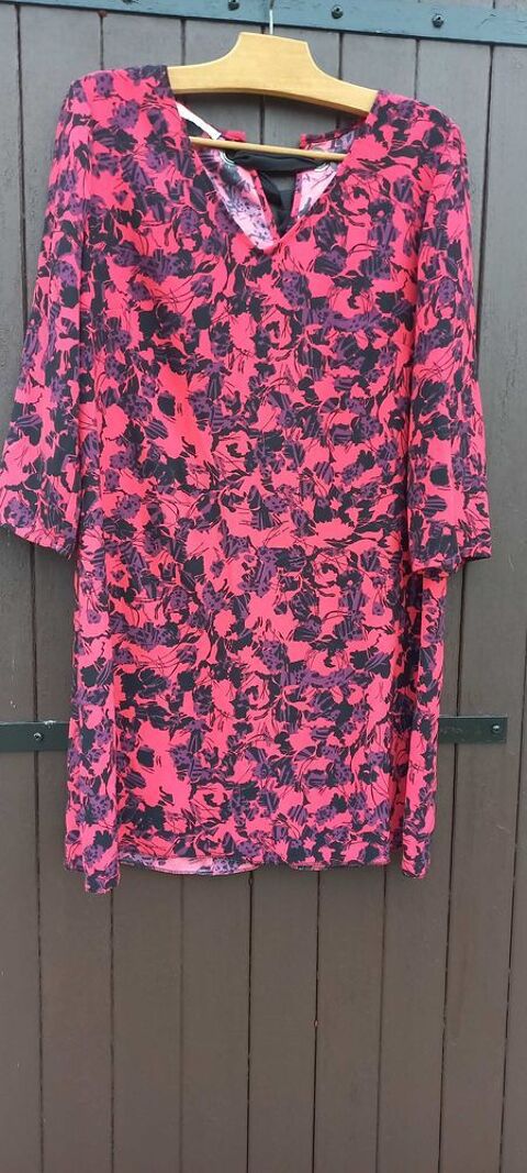 robe fuschia/noire 7 Ch�teau-Gontier (53)