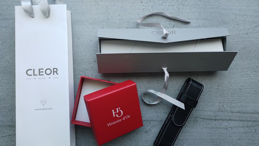 Lot de bo&icirc;tes de pr&eacute;sentation pour bijoux en tr&egrave;s bon &eacute;tat Bijoux et montres
