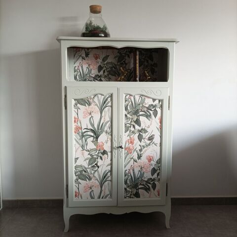 Petite armoire ancienne relook�e  225 V�nissieux (69)