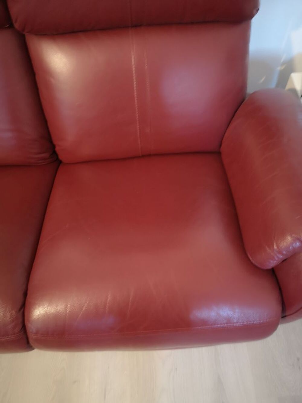 CANAPE RELAXE EN CUIR ROUGE Meubles