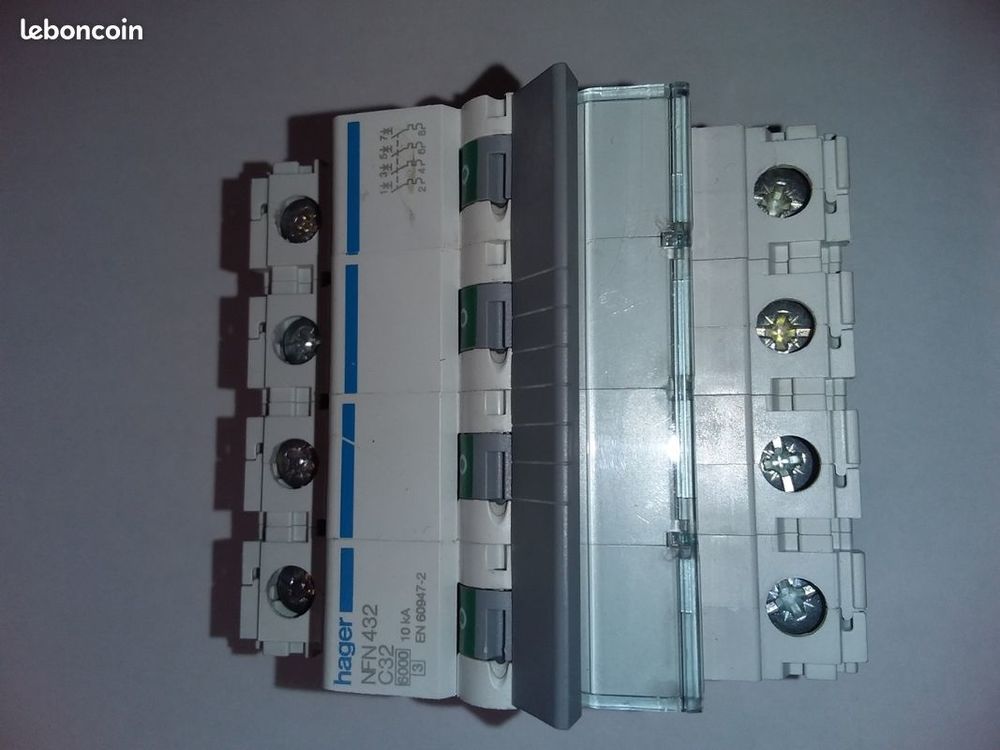 Hager - Disjoncteur 4P 6-10kA courbe C - 32A R&eacute;f : NFN432 Bricolage