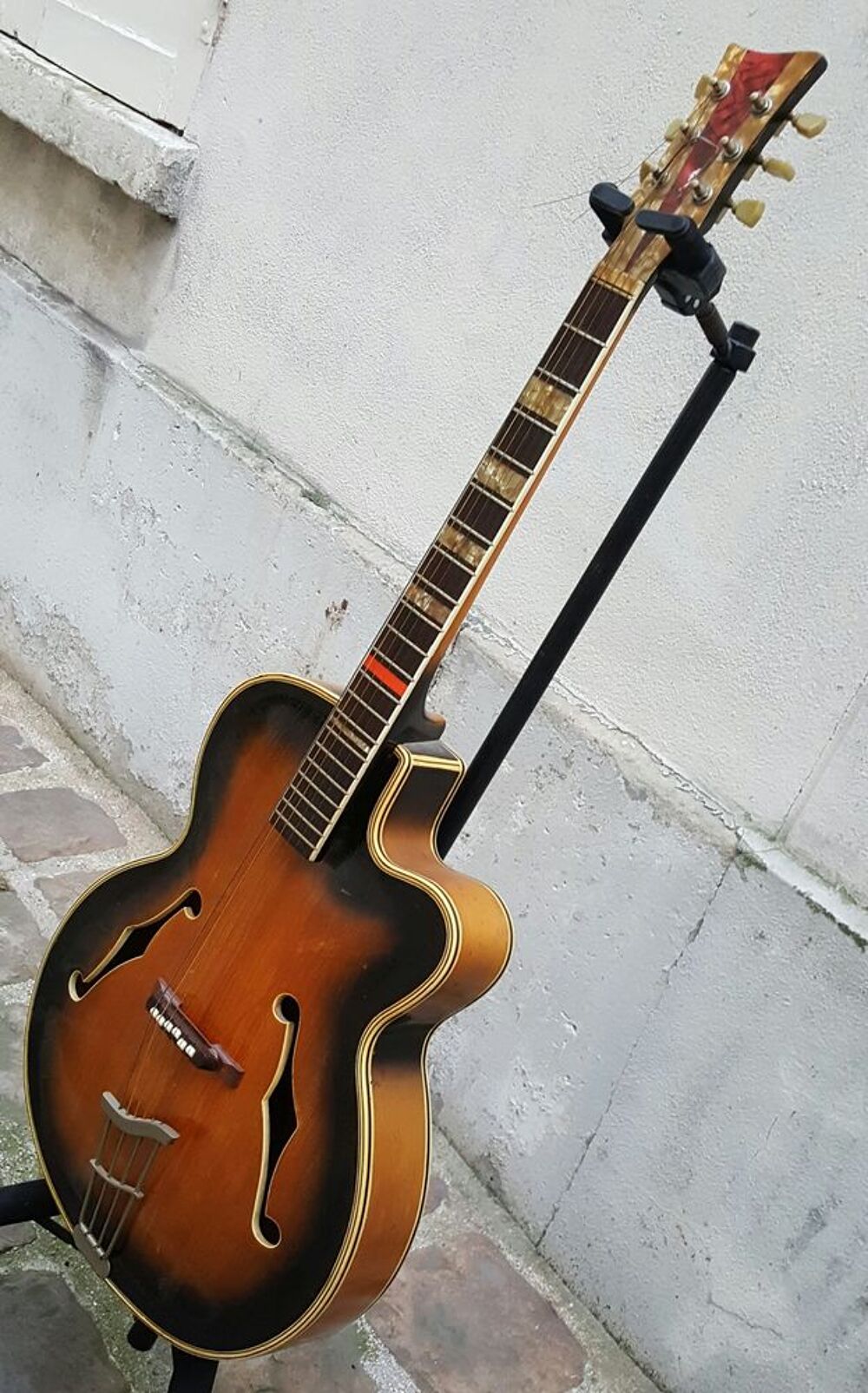 Guitare Jazz tres rare Instruments de musique